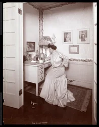 Mrs. Robert Osborn, 1902